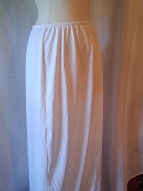 Vintage Olga Classic Full-Length White Underskirt/slip-sz M